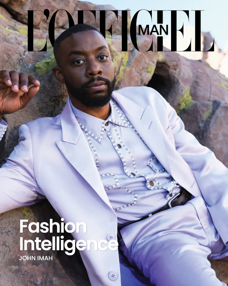 John e Imah sulla copertina di L’Officiel Man con indosso un completo azzurro